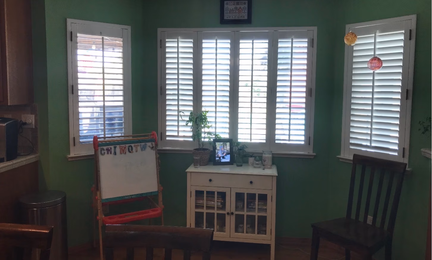 green wall nook before remodel